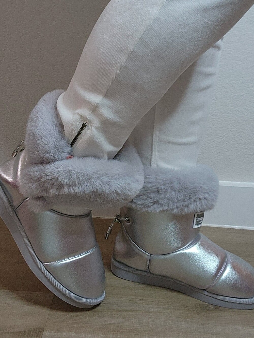 Brand New Juicy Couture "Kreed" Silver Metalic Boots Size 7MUS NWOT